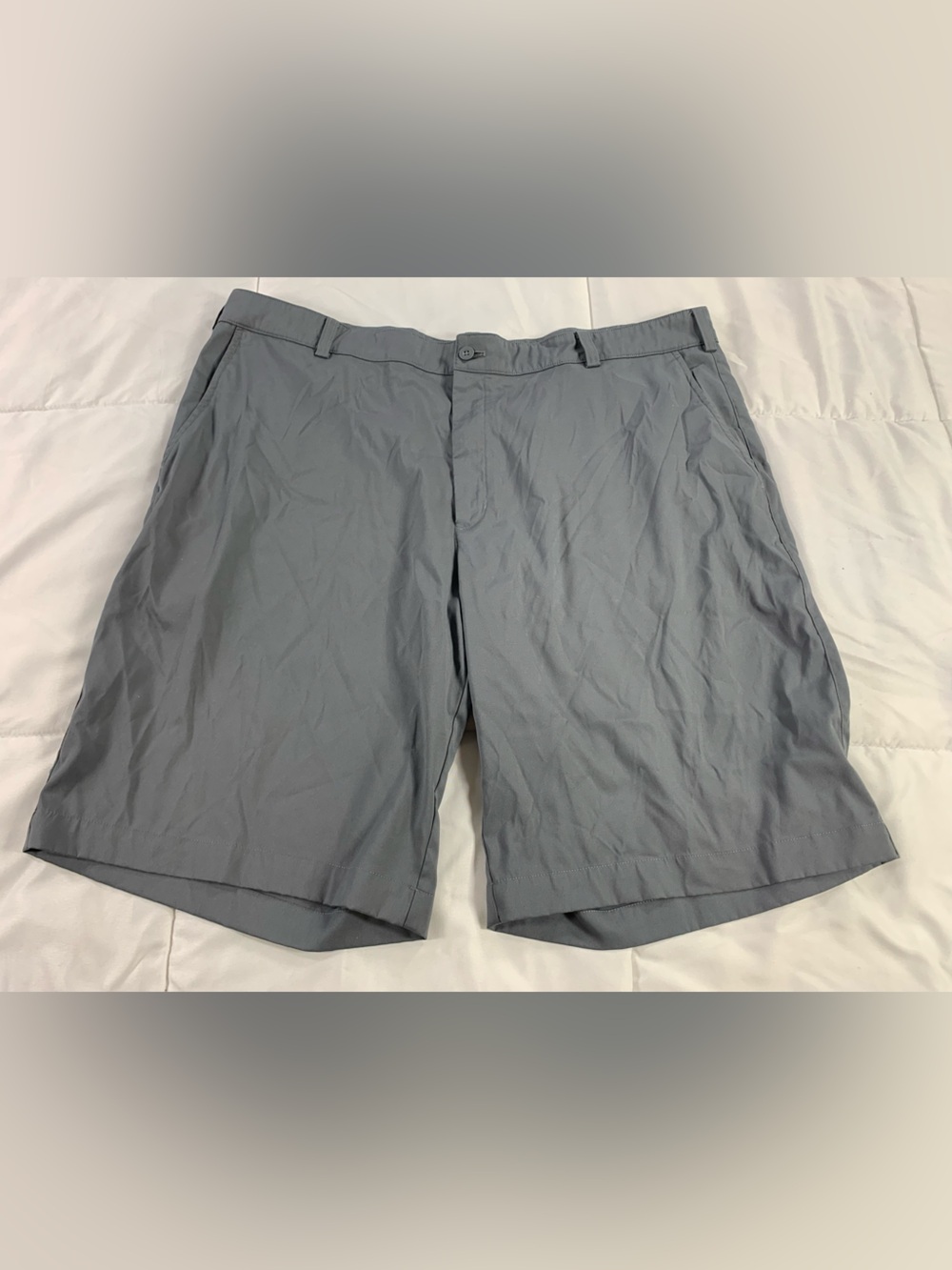 Pre loved NIKE golf shorts mens size 40
